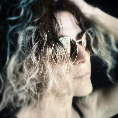 "Mos me thuaj" by Erida